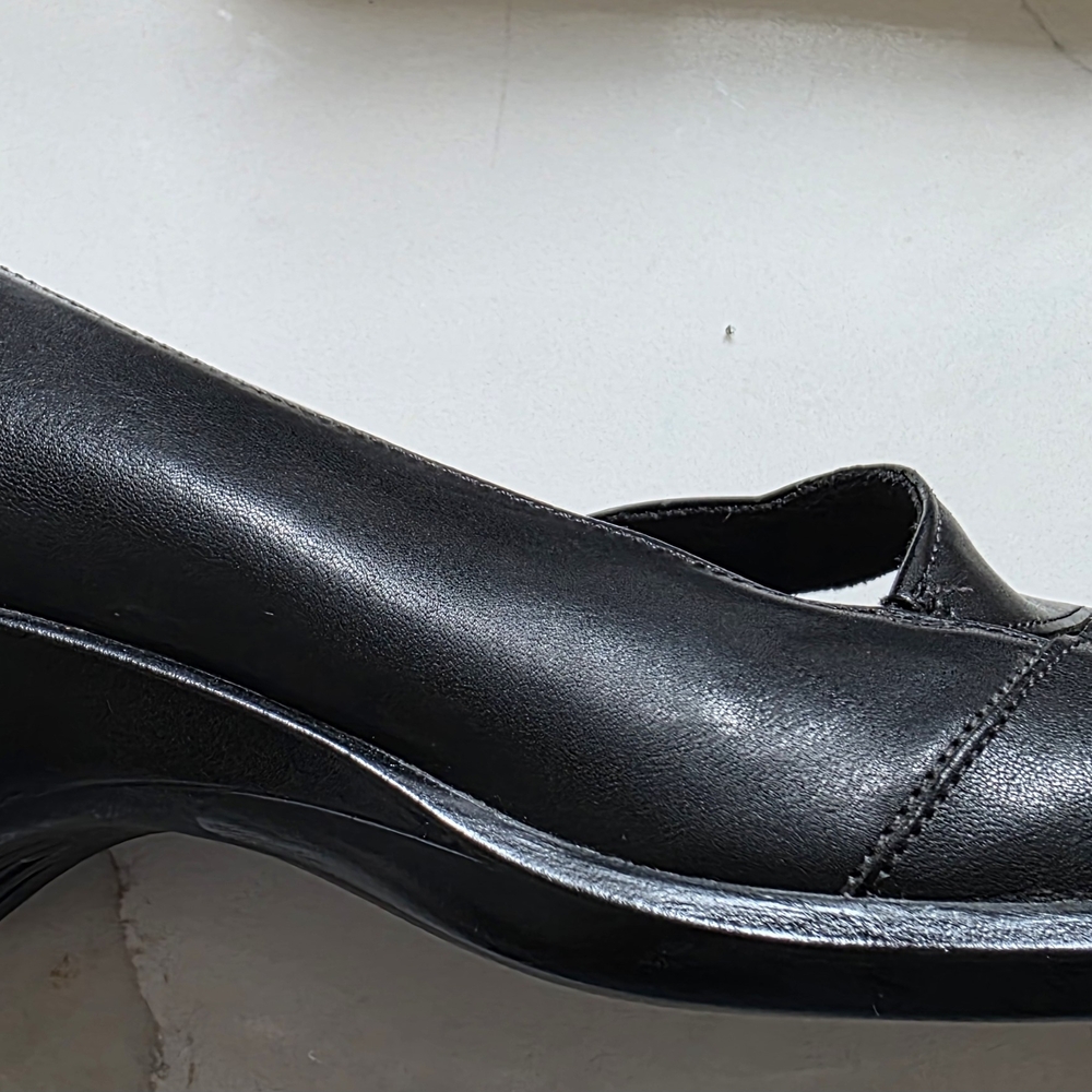 Clarks Size 12 N Black Slip-On Shoes With Small Heel - Picture 3 of 5